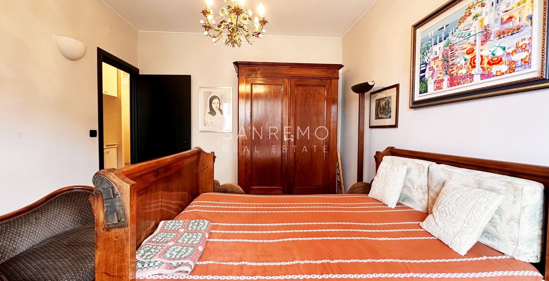 Large accommodation behind Portosole with a pleasant sea view