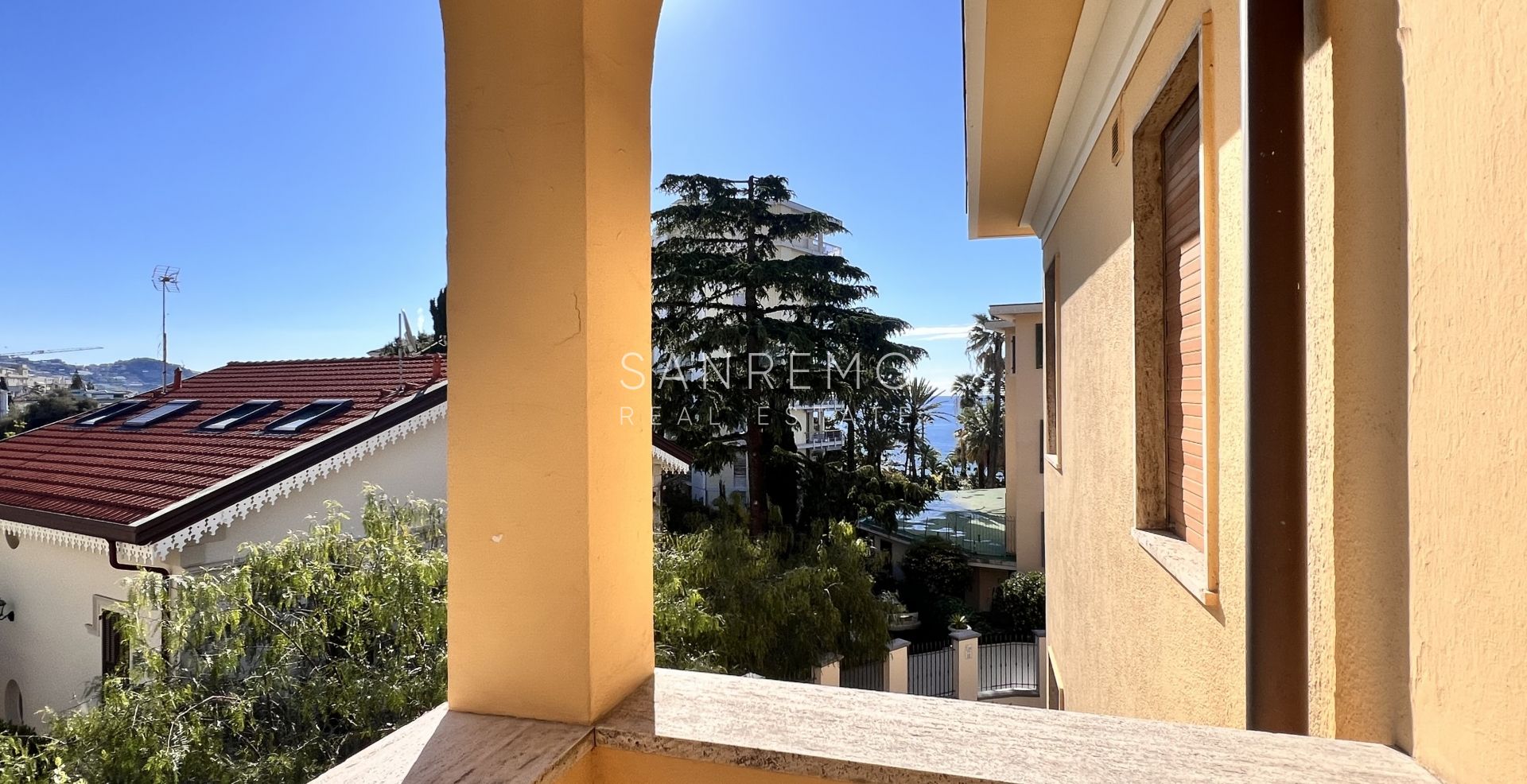 Sanremo 2 room apartment close to the Royal Hotel