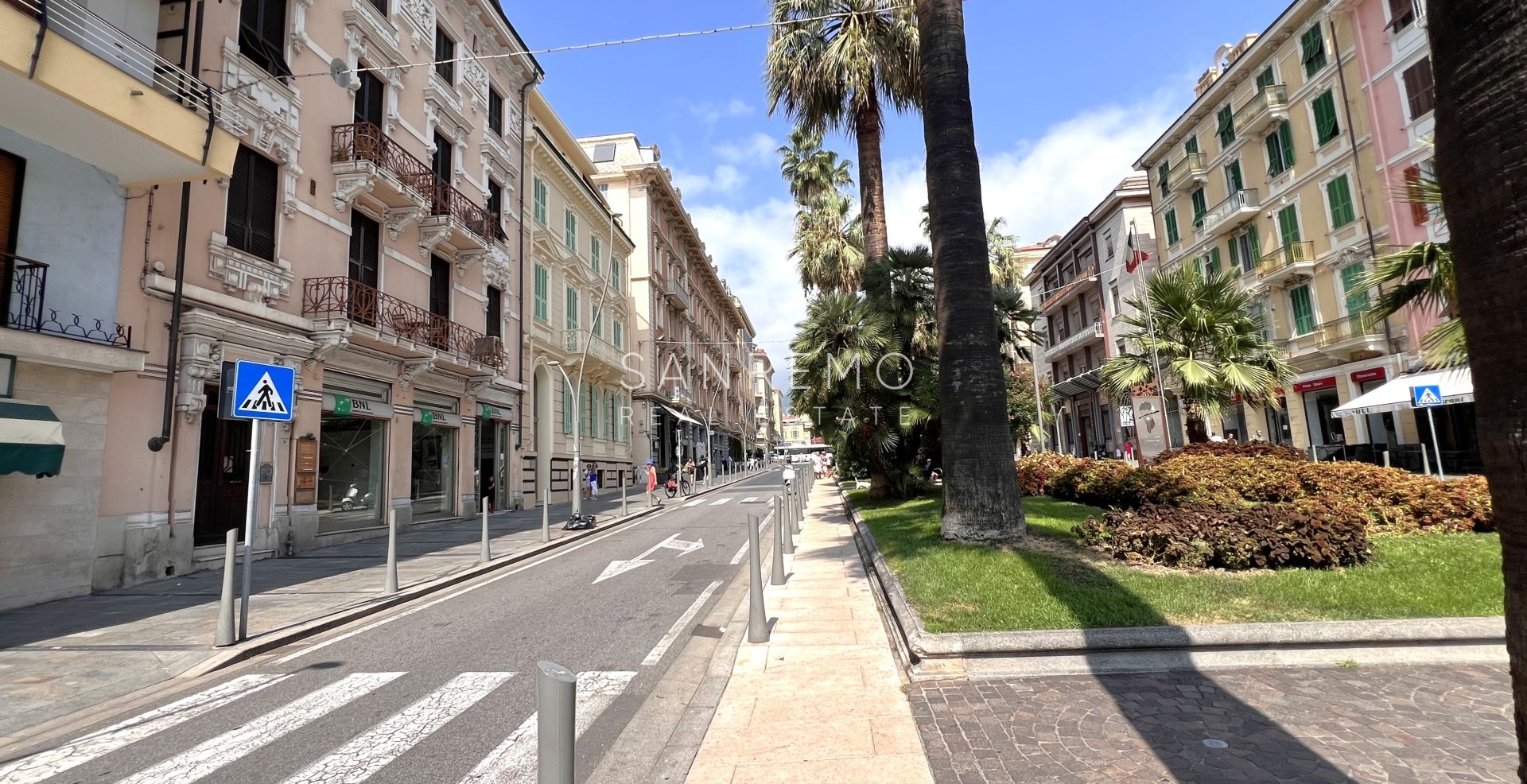 Two-room apartment in a period building a few steps from the cycle path and all the main services