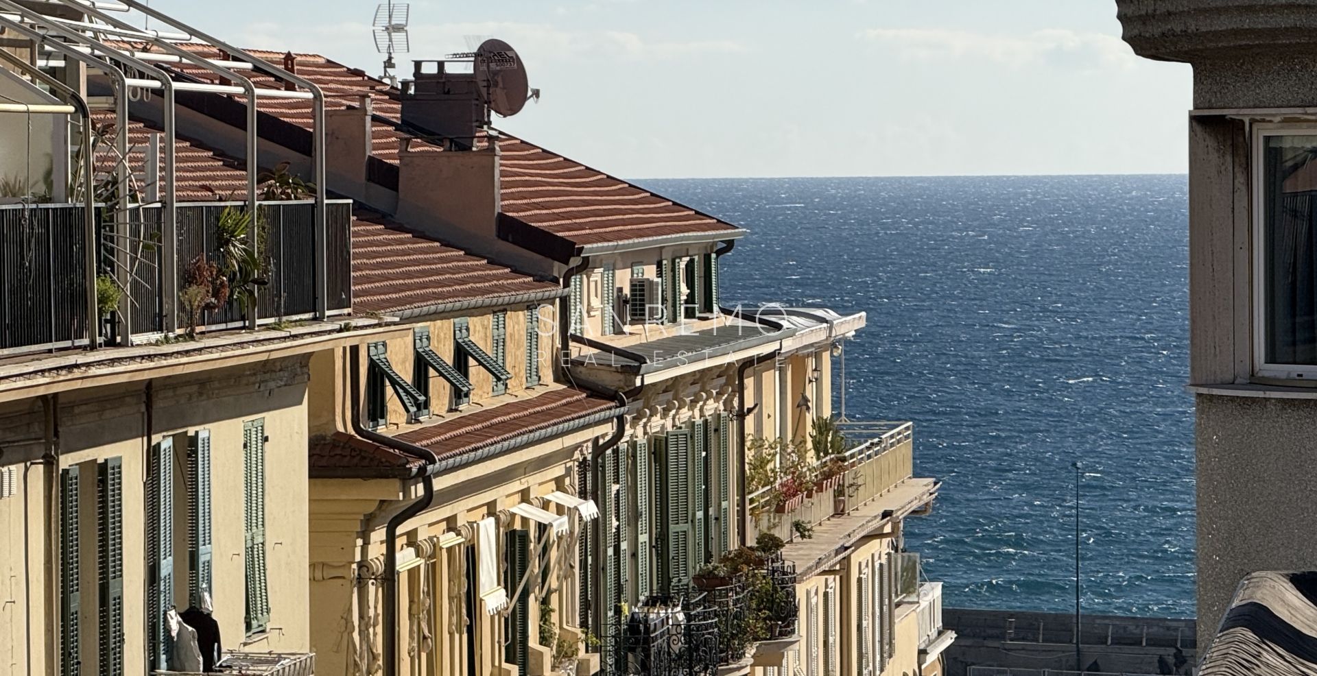 Penthouse in recently renovated and elegant period building