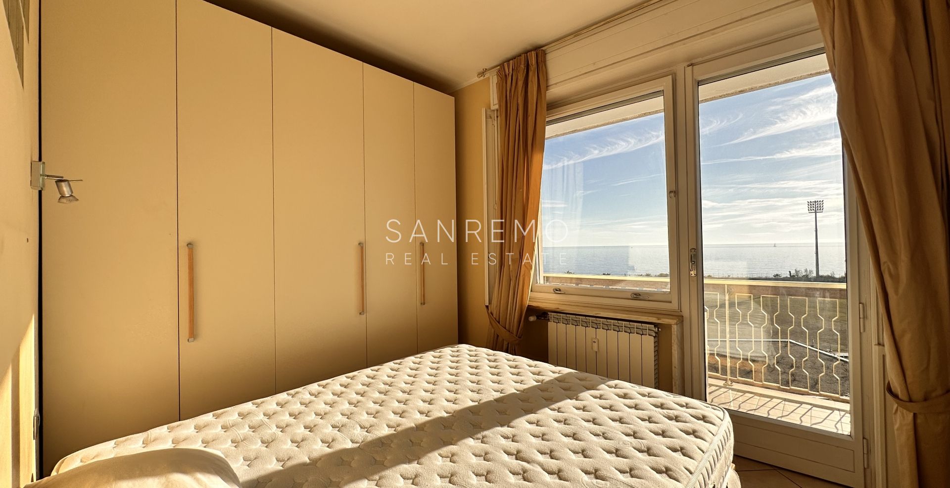 Penthouse for sale in Sanremo with amazing sea view and terrace