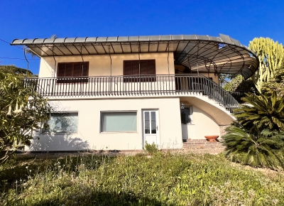 Villa on the first hill of Sanremo with swimming pool