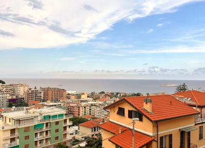 Large accommodation behind Portosole with a pleasant sea view