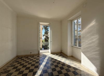 Large apartment to renovate inside an historical building